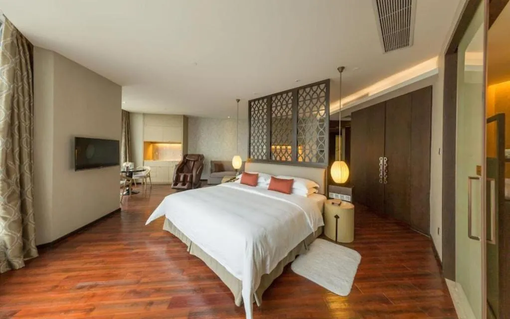 Bed in DongGuan JOYC Hotel 