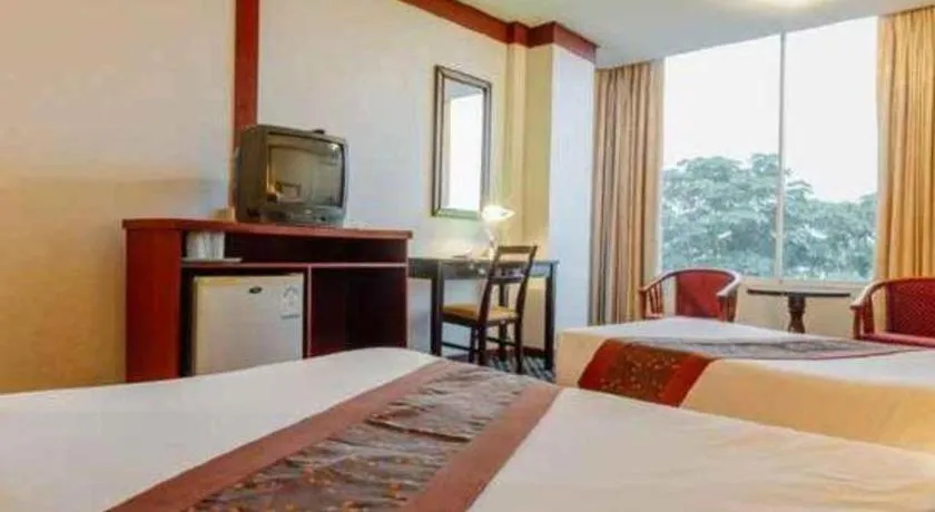 Bed in Beverly Hill Park Hotel