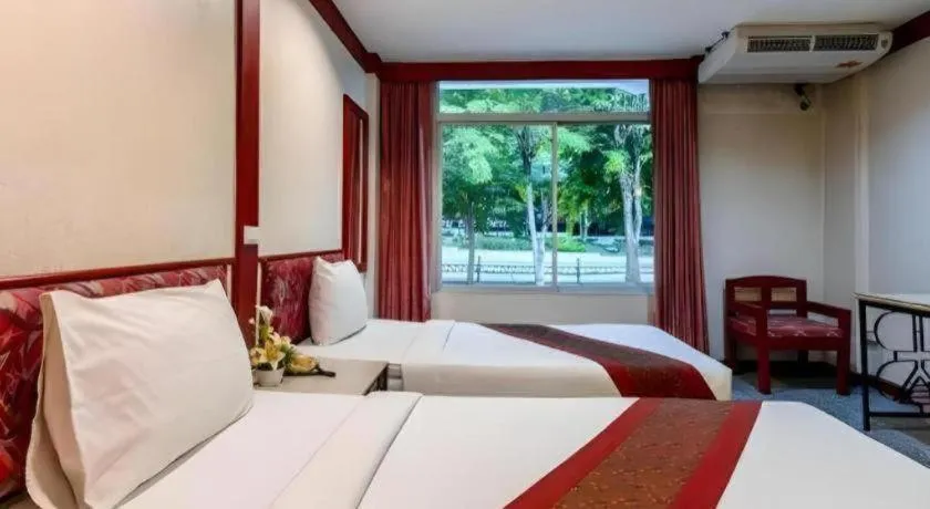 Bed in Beverly Hill Park Hotel