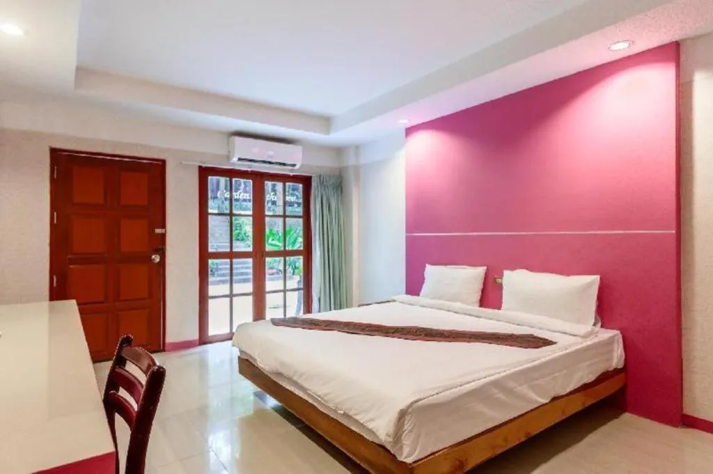 Bed in Beverly Hill Park Hotel