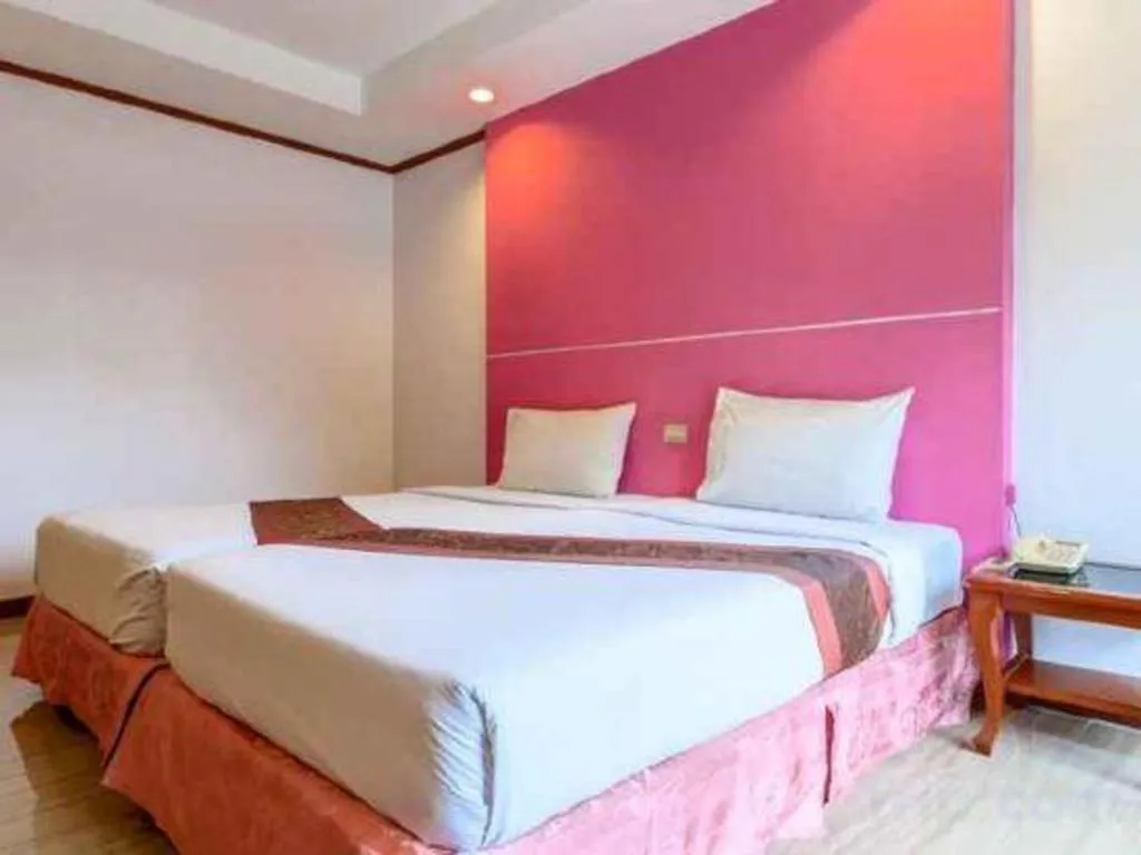 Bed in Beverly Hill Park Hotel