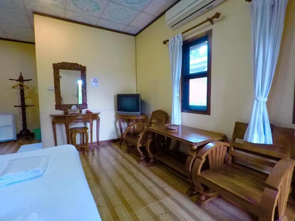 Bed in Chiangsan Goldenland Resort