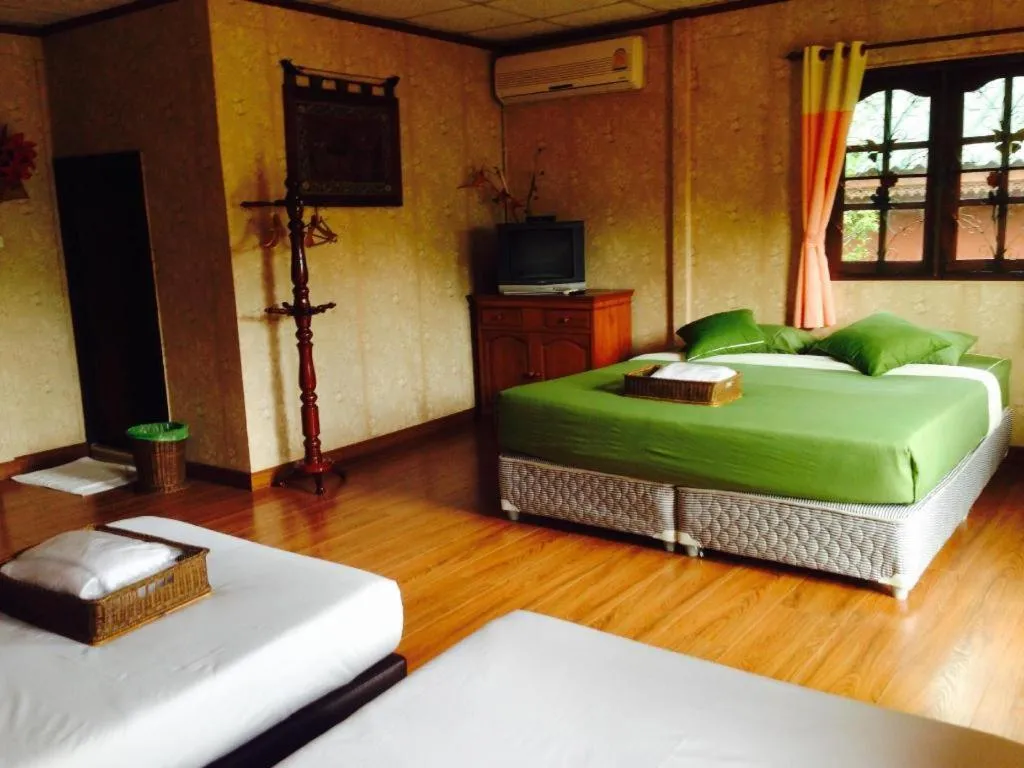 Bed in Chiangsan Goldenland Resort
