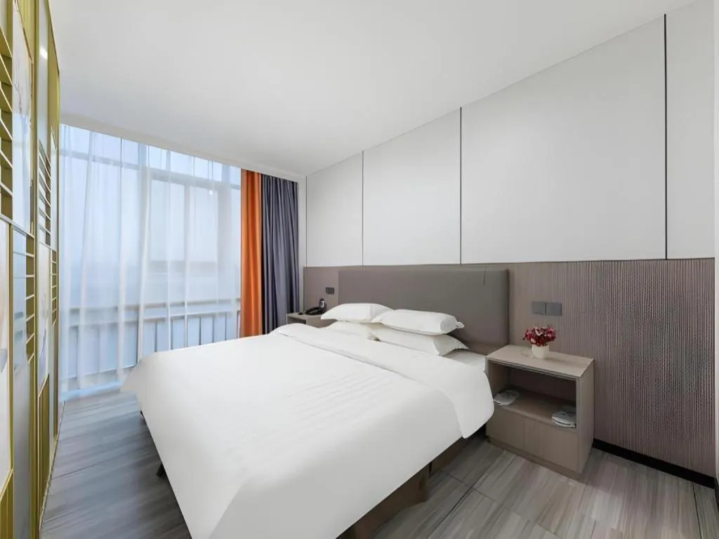 Bed in Renhe Good East Hotel