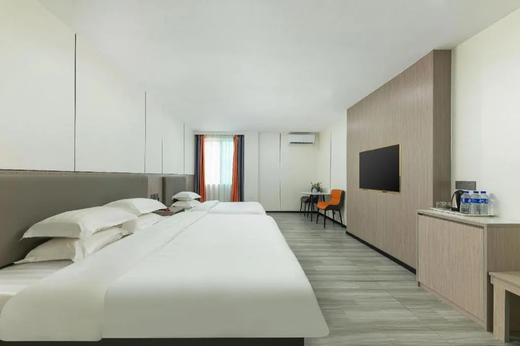 Bed in Renhe Good East Hotel