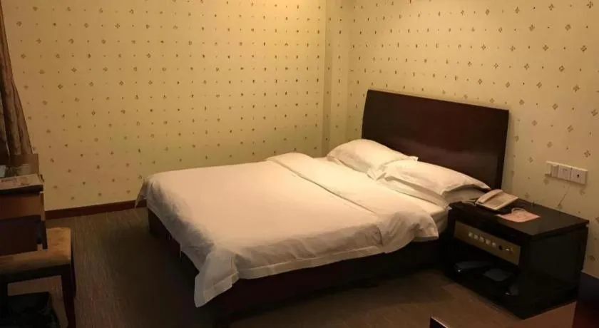 Bed in Renhe Good East Hotel