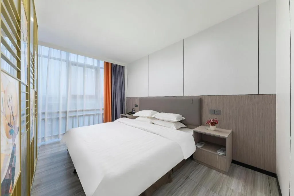 Bed in Renhe Good East Hotel