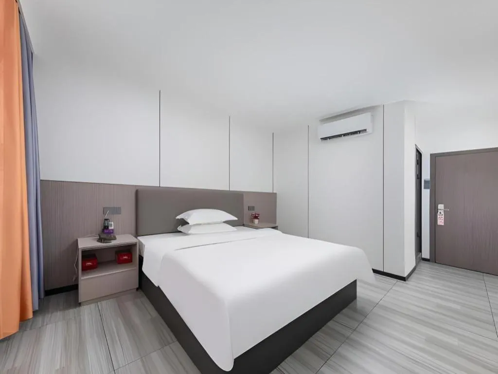 Bed in Renhe Good East Hotel