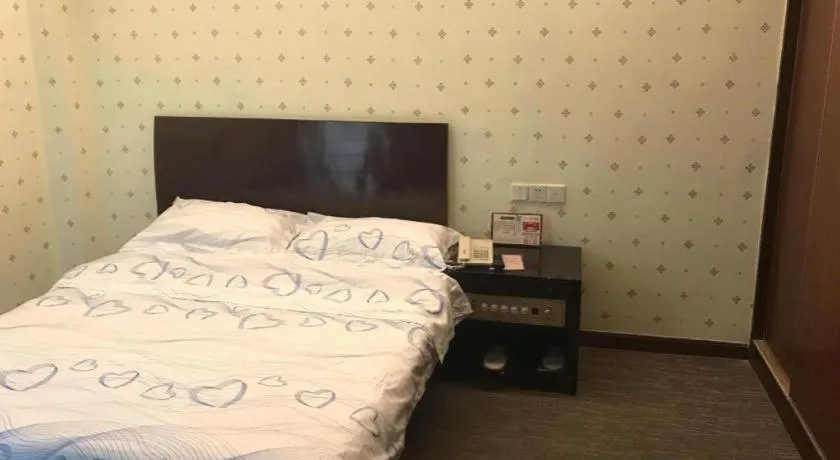 Bed in Renhe Good East Hotel