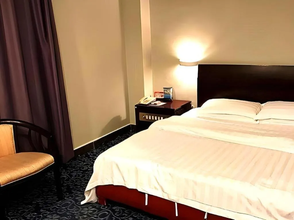 Bed in Renhe Good East Hotel