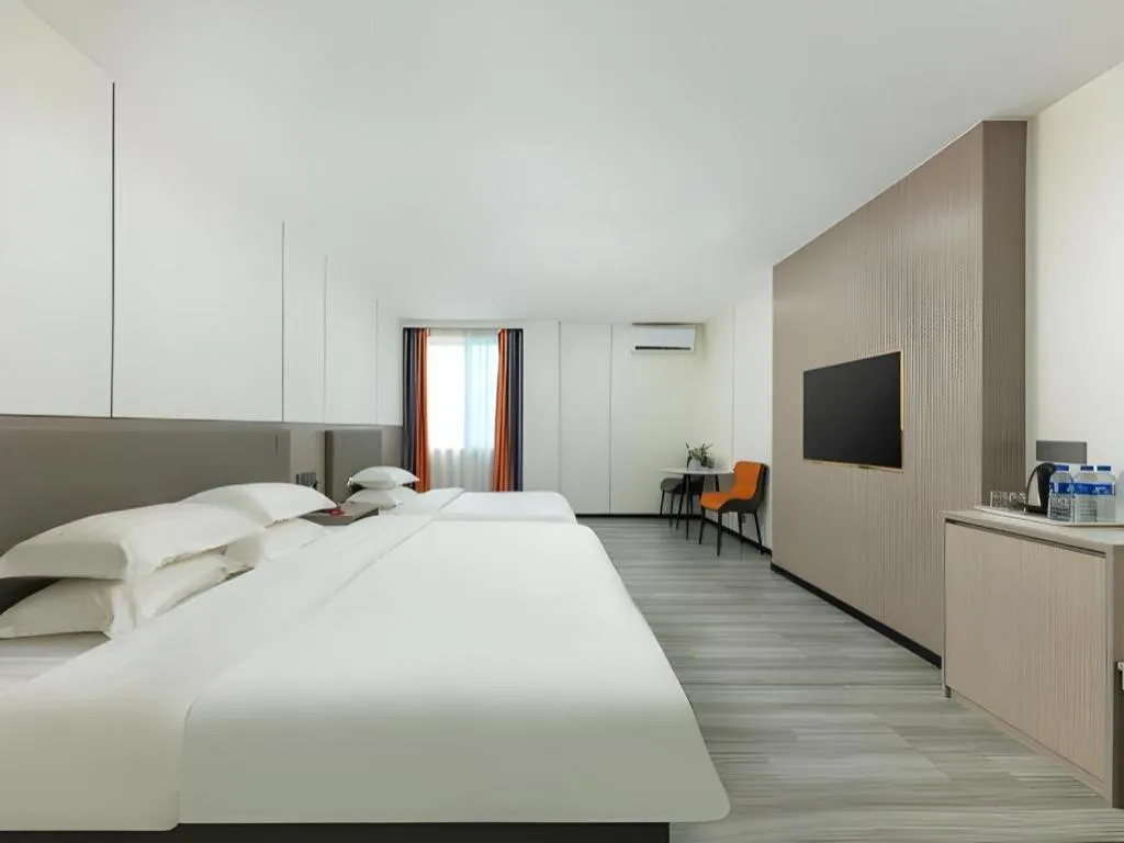 Bed in Renhe Good East Hotel