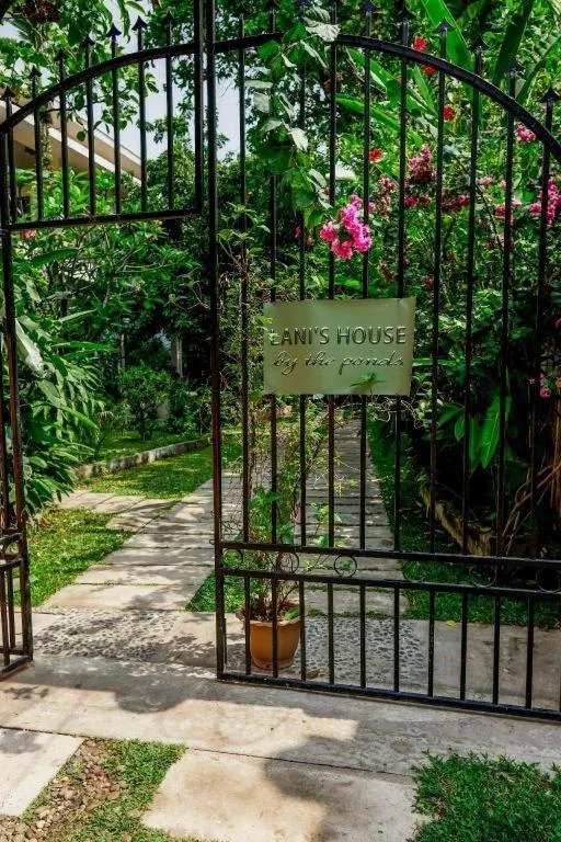 Lanis House by the Ponds