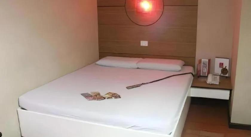 Bed in Hotel Sogo Tarlac