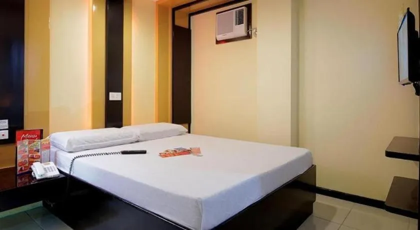 Bed in Hotel Sogo Tarlac