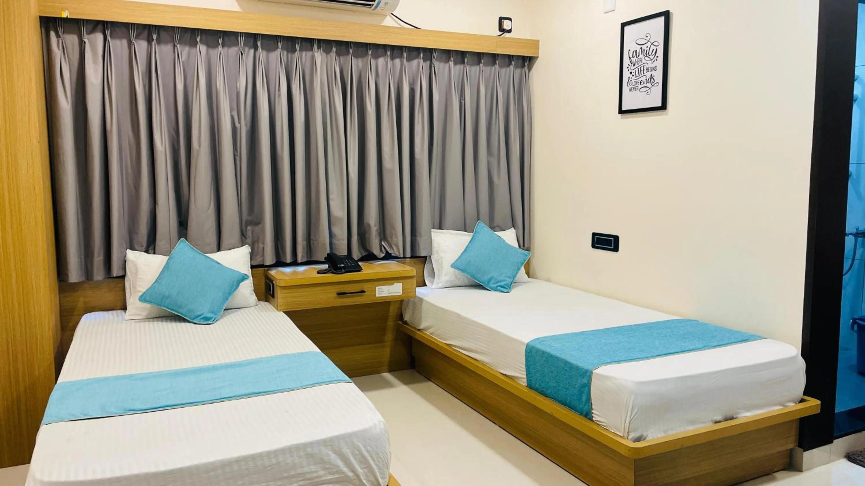 Bed in Hotel Sai Palace Inn