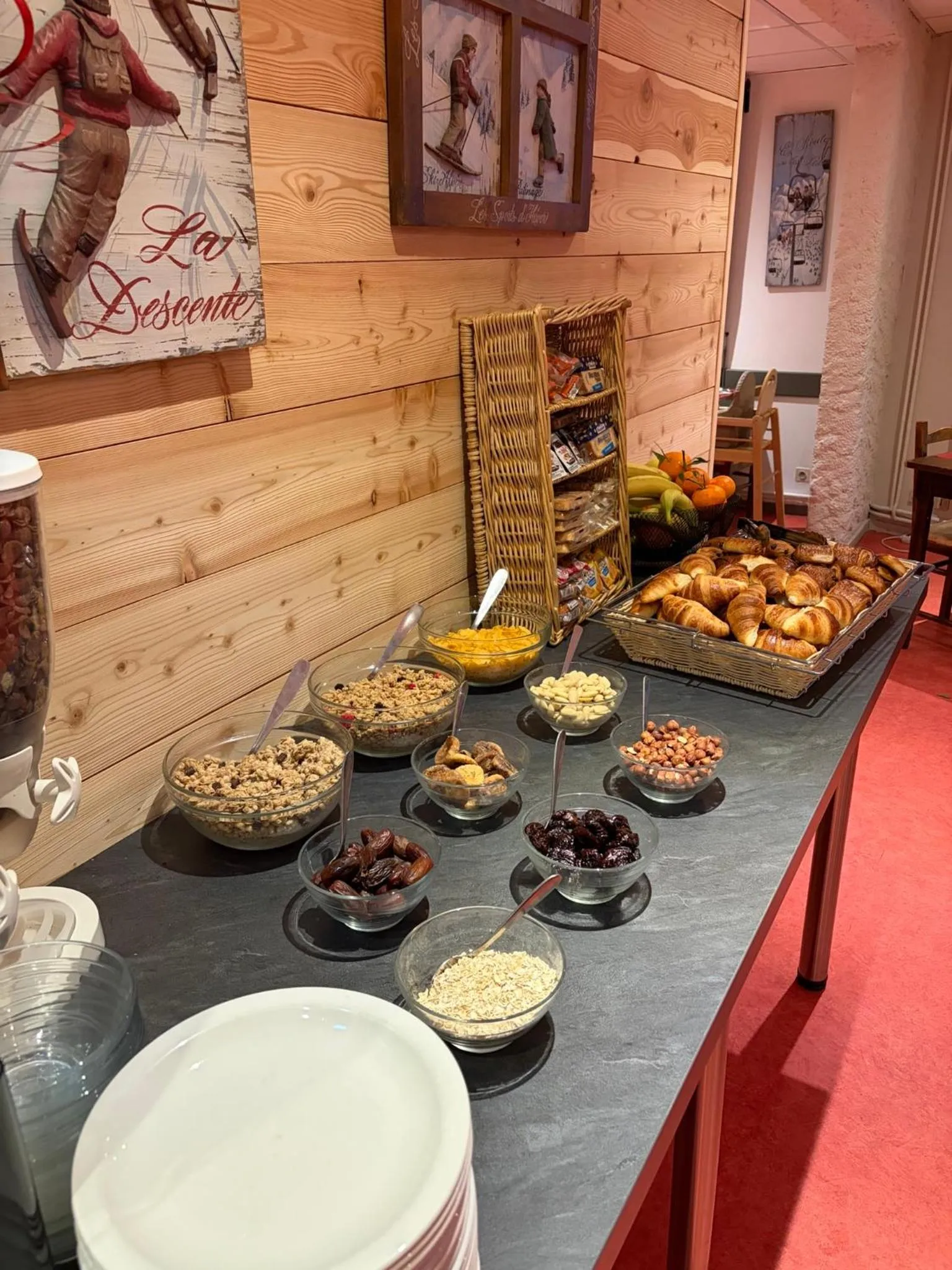 Restaurant/places to eat in Les Carlines