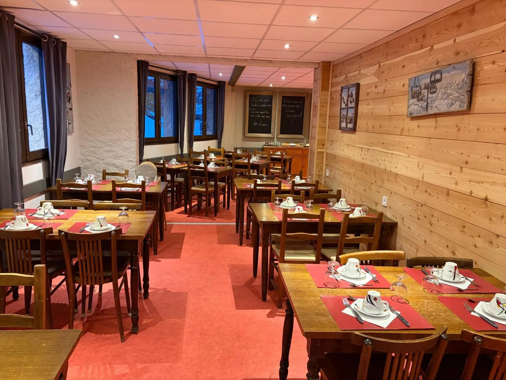 Restaurant/places to eat in Les Carlines