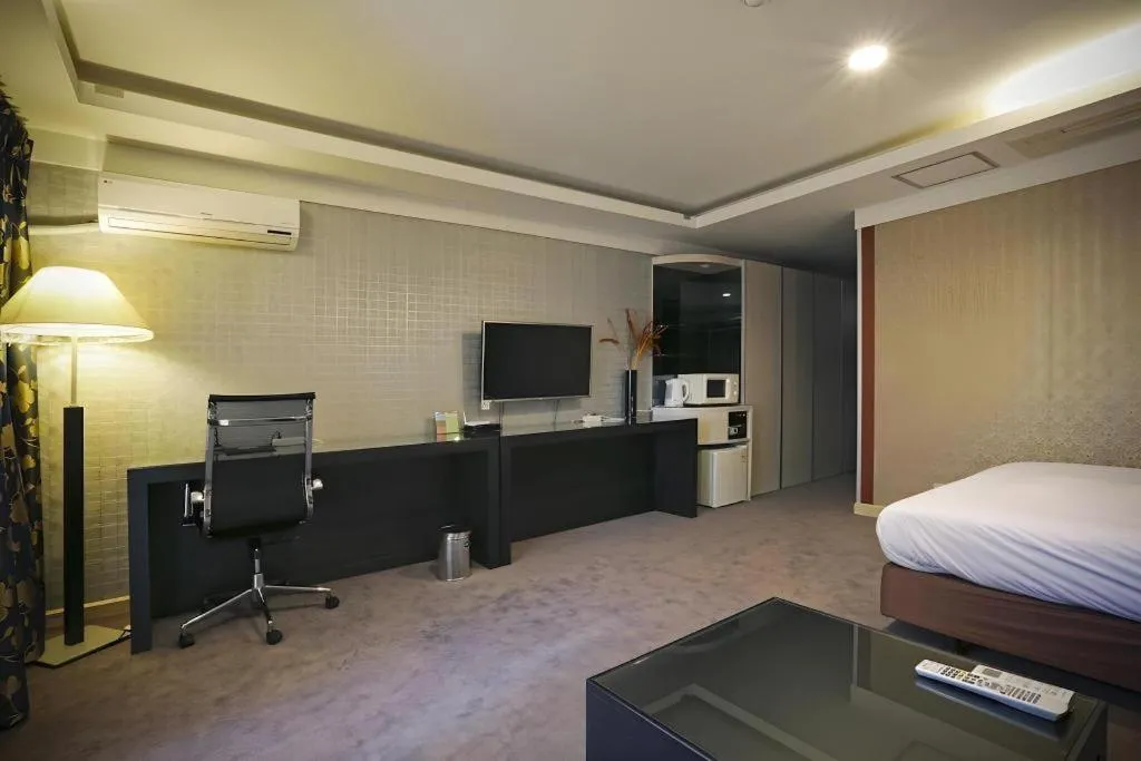 Bed in Metro Tourist Hotel Cheonan