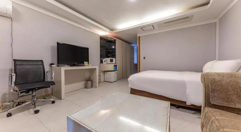 Bed in Metro Tourist Hotel Cheonan