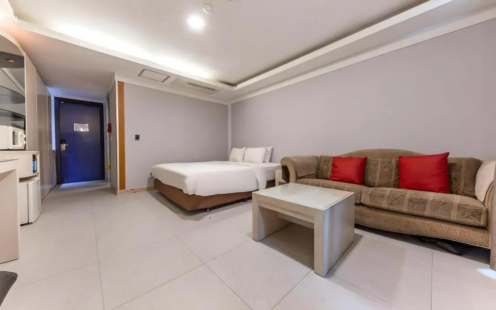 Bed in Metro Tourist Hotel Cheonan