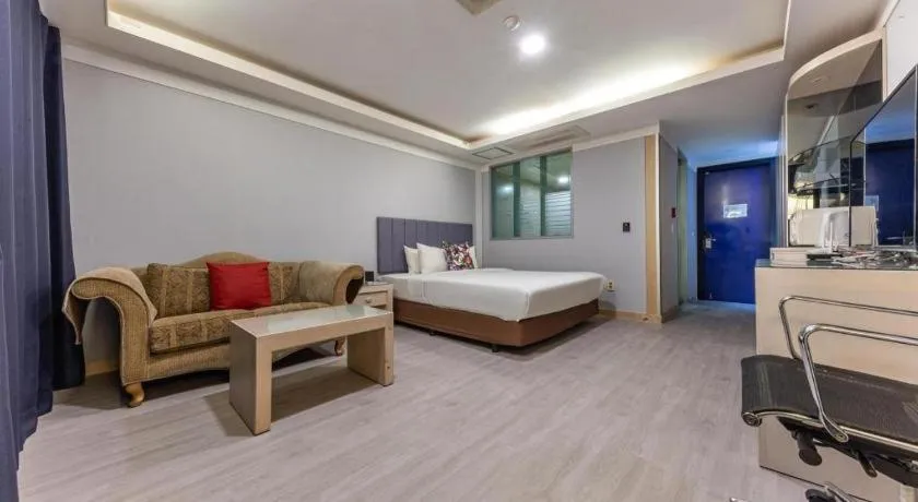 Bed in Metro Tourist Hotel Cheonan