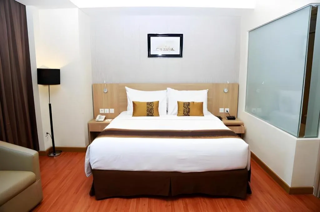 Bed in Golden Tulip Galaxy Hotel Banjarmasin