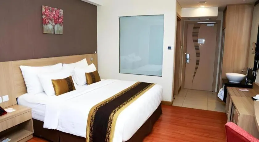 Bed in Golden Tulip Galaxy Hotel Banjarmasin
