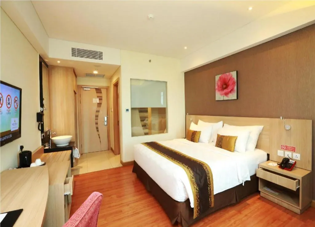 Bed in Golden Tulip Galaxy Hotel Banjarmasin
