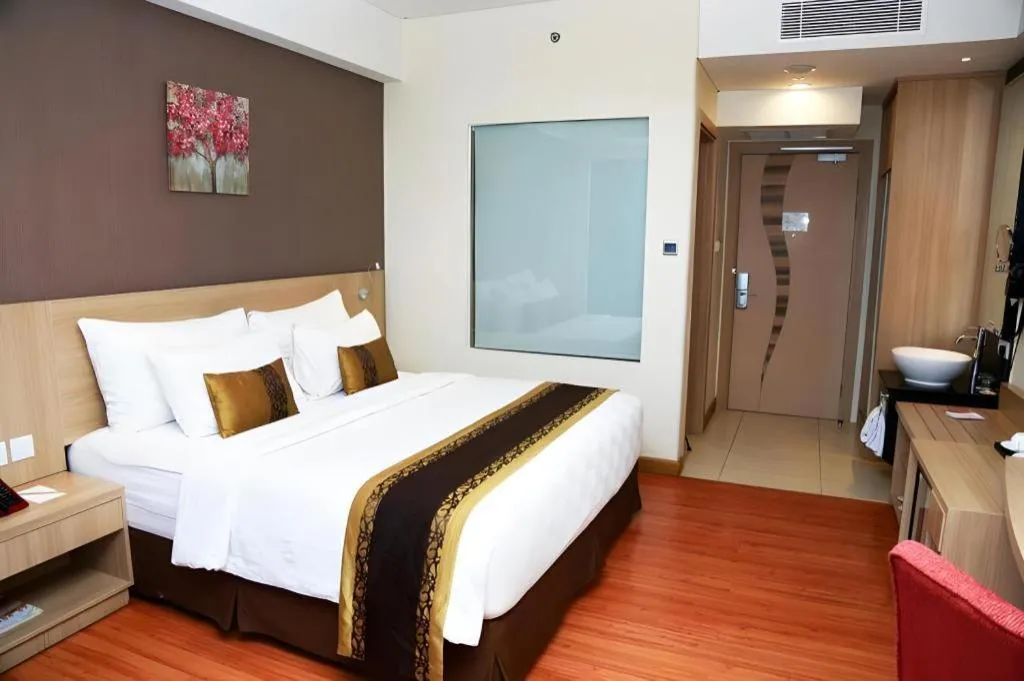 Bed in Golden Tulip Galaxy Hotel Banjarmasin