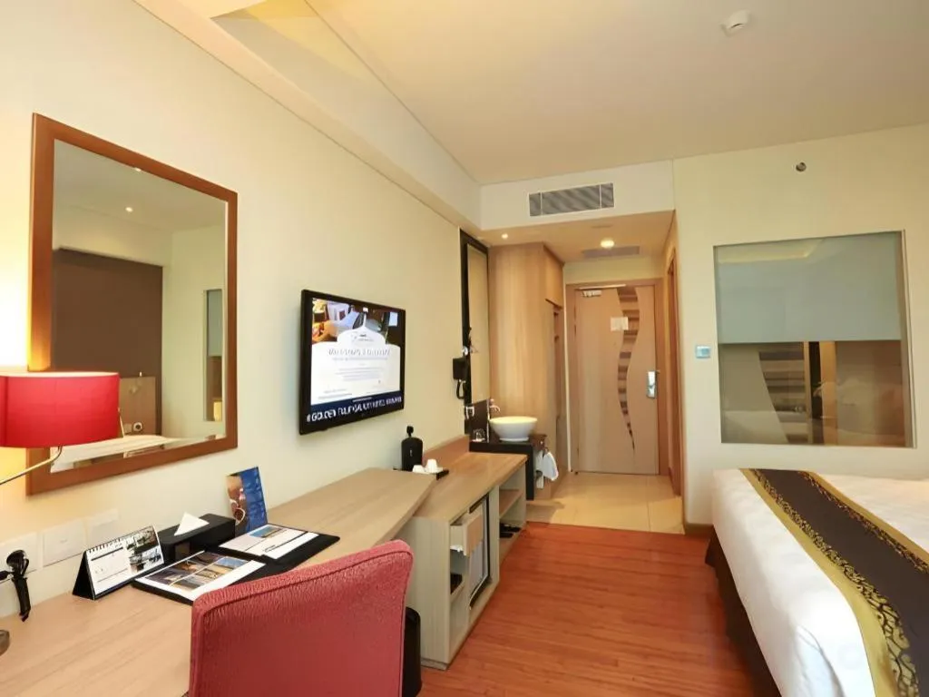 Bed in Golden Tulip Galaxy Hotel Banjarmasin