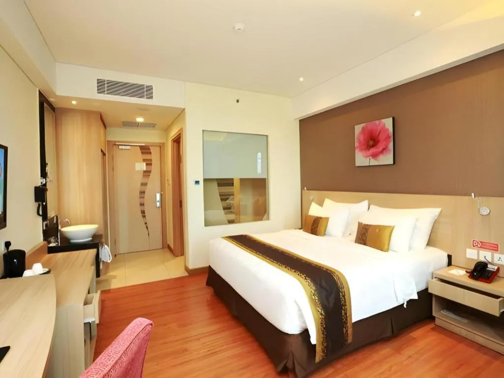 Bed in Golden Tulip Galaxy Hotel Banjarmasin