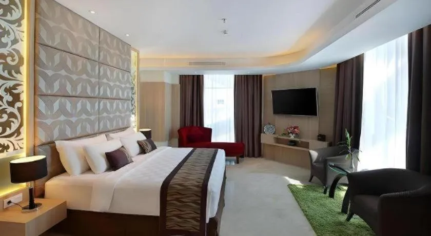 Bed in Golden Tulip Galaxy Hotel Banjarmasin