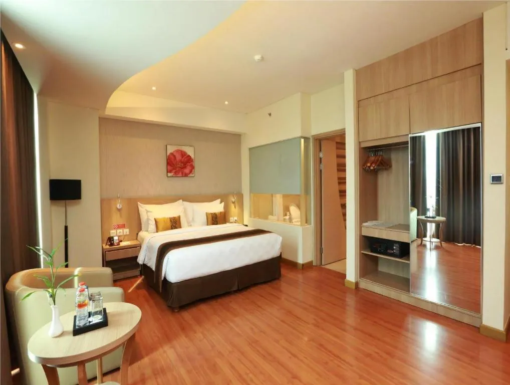 Bed in Golden Tulip Galaxy Hotel Banjarmasin