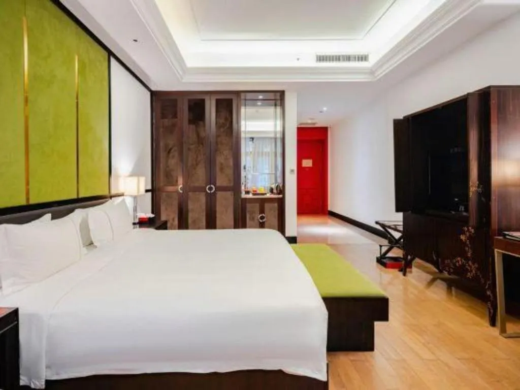 Bed in Eadry Royal Garden Hotel Haikou
