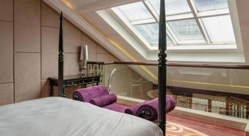 Bed in Eden Club House