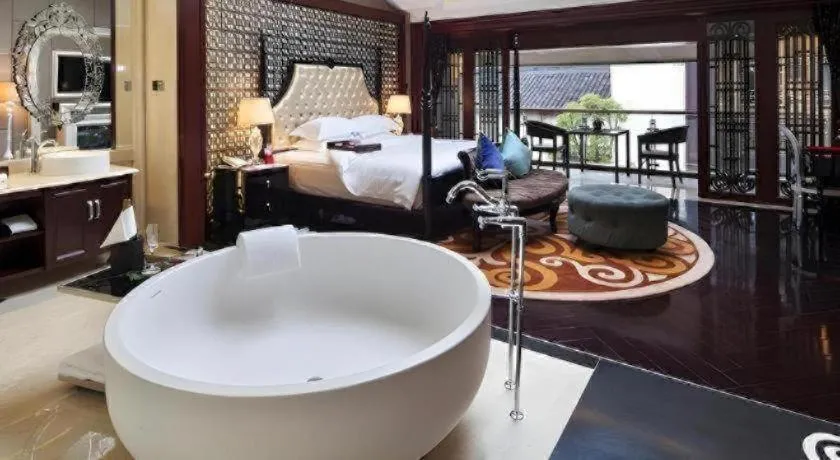 Bed in Eden Club House