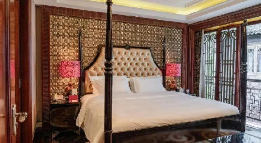 Bed in Eden Club House