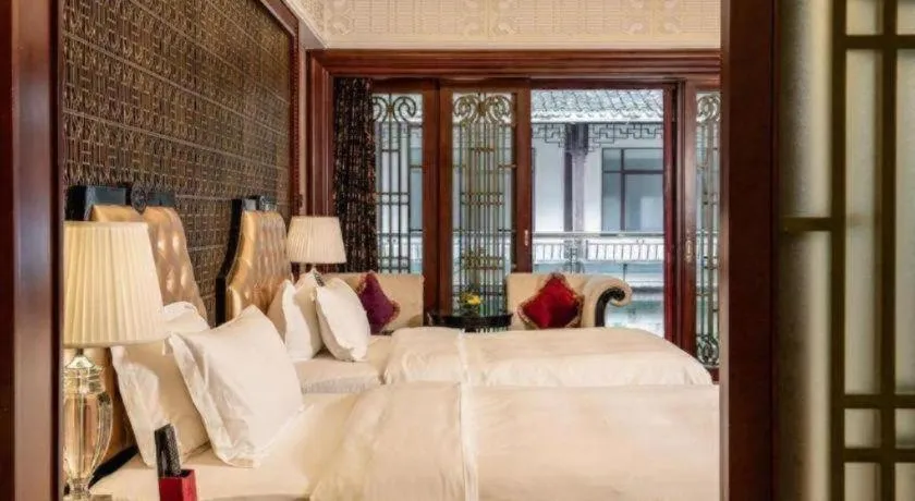 Bed in Eden Club House