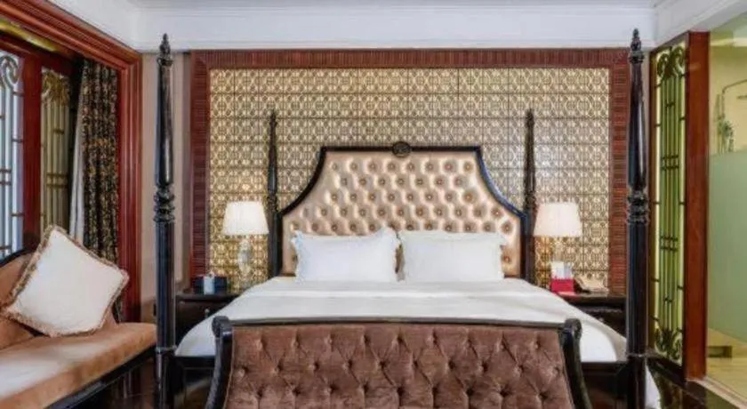 Bed in Eden Club House