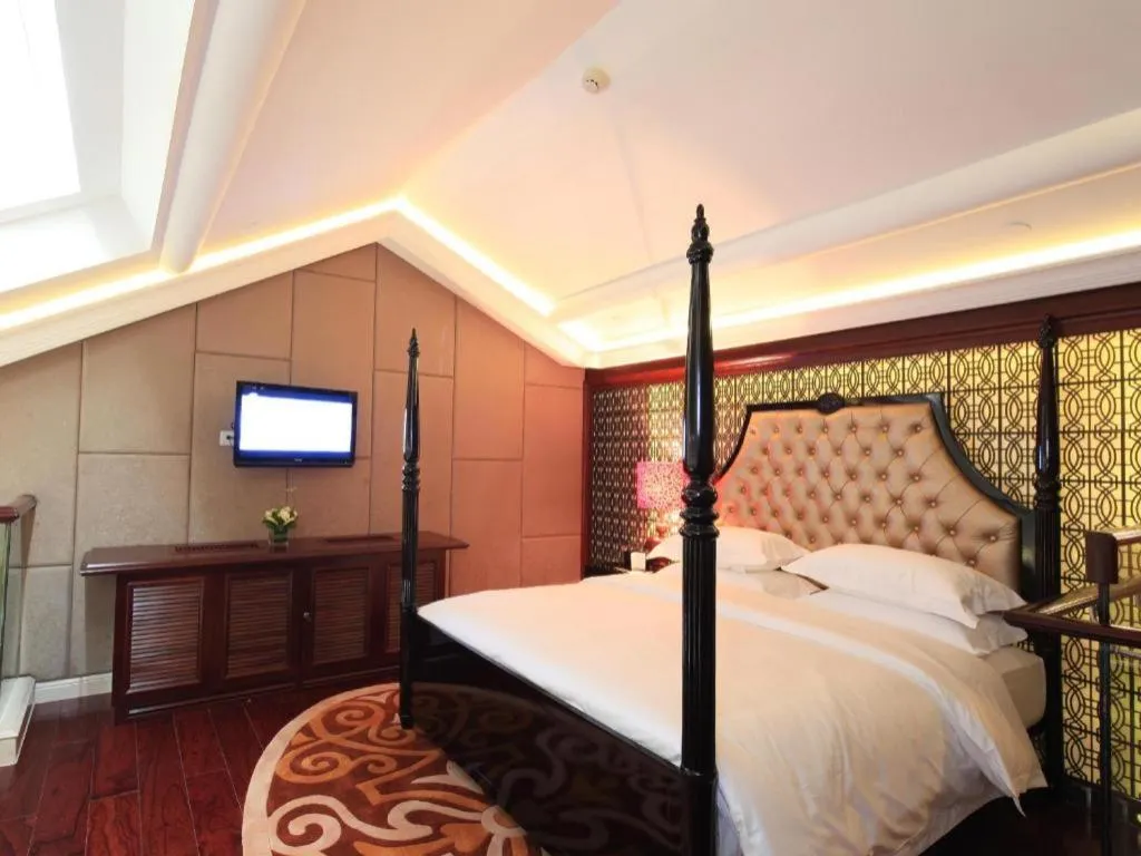 Bed in Eden Club House