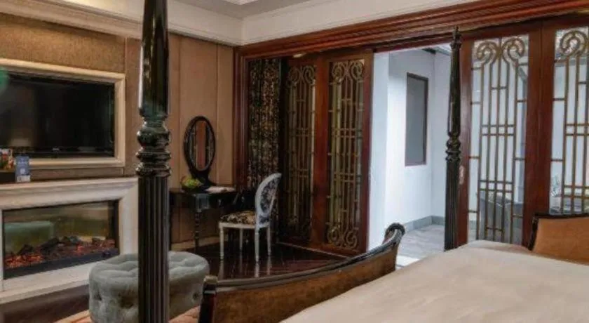 Bed in Eden Club House