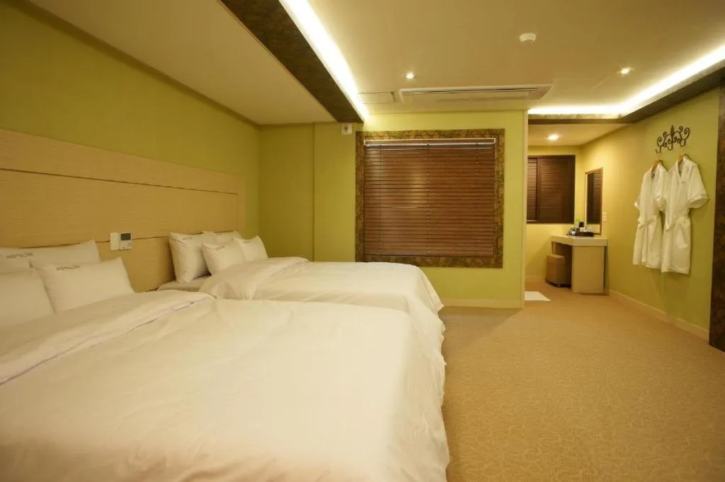 Bed in Hotel W Shinjeju