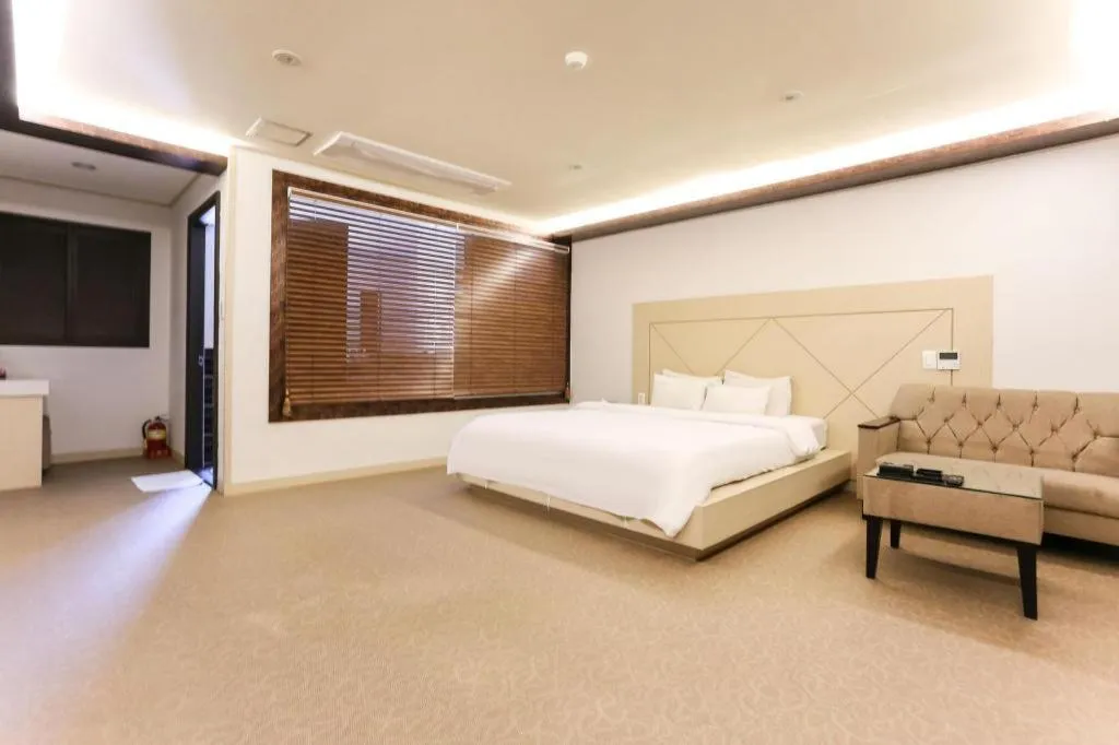 Bed in Hotel W Shinjeju