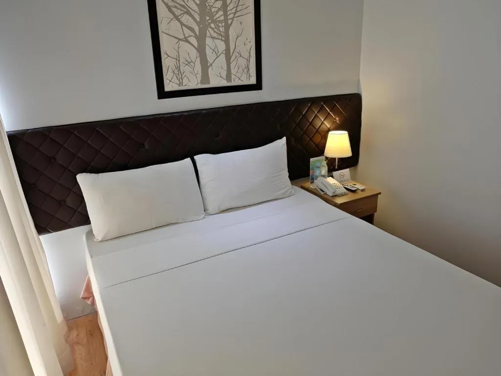 Bed in Capitol Central Hotel and Suites