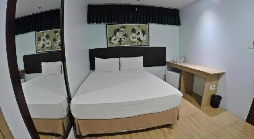 Bed in Capitol Central Hotel and Suites