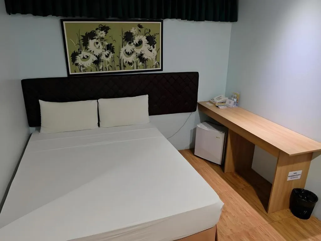 Bed in Capitol Central Hotel and Suites