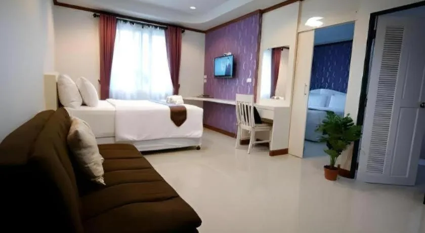 Bed in Thada Chateau Hotel