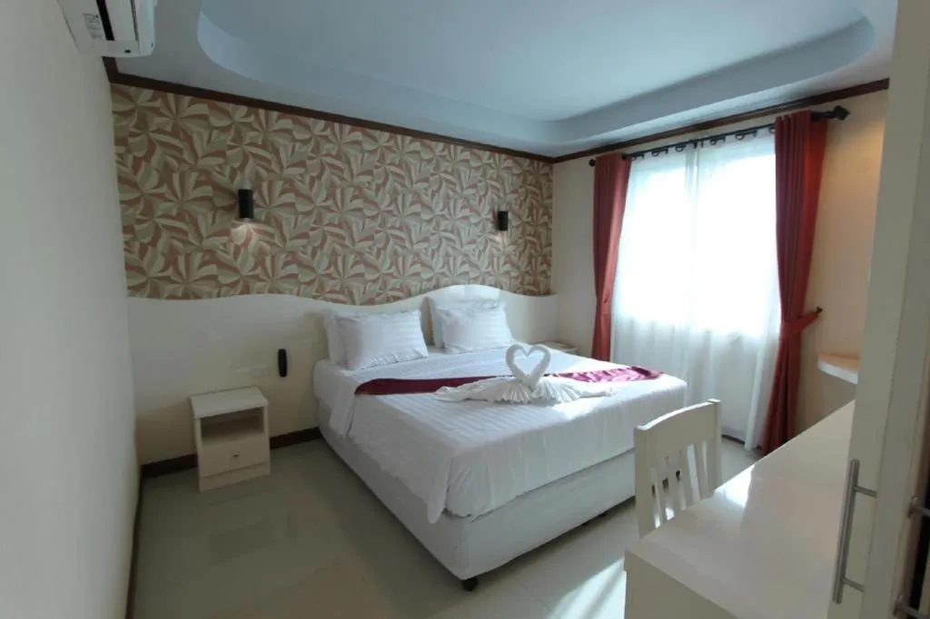 Bed in Thada Chateau Hotel