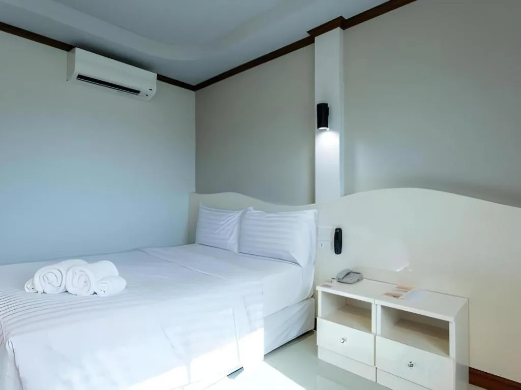 Bed in Thada Chateau Hotel