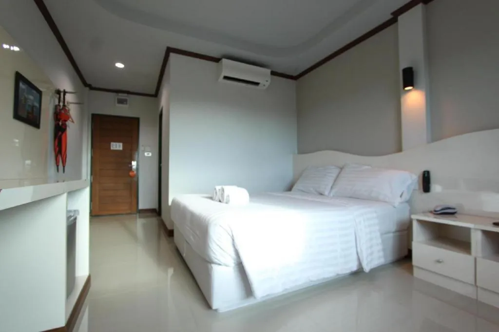 Bed in Thada Chateau Hotel